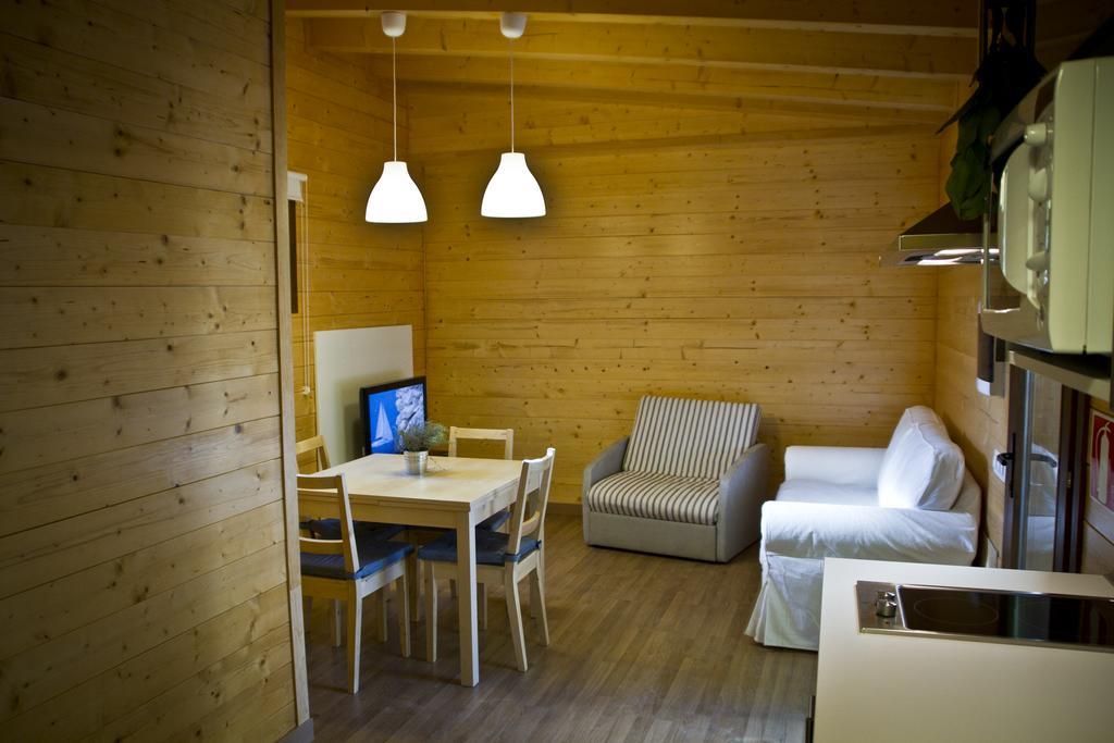 Apartamentos El Bosquet Sant Cugat del Vallès Room photo