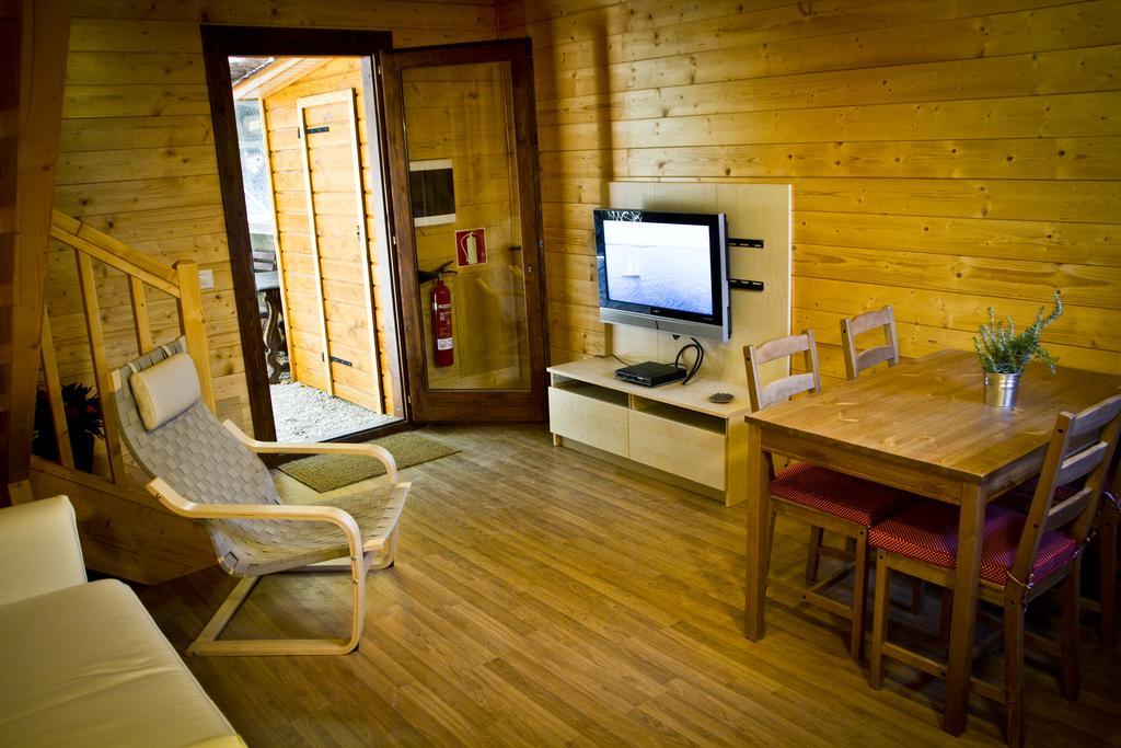Apartamentos El Bosquet Sant Cugat del Vallès Room photo